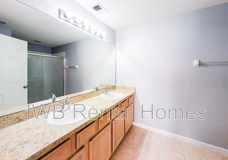 13715 Richmond Park Dr N #507 — Photo 10