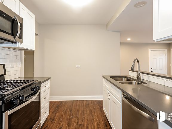 3rd image of 877 N Golf Cul De Sac St