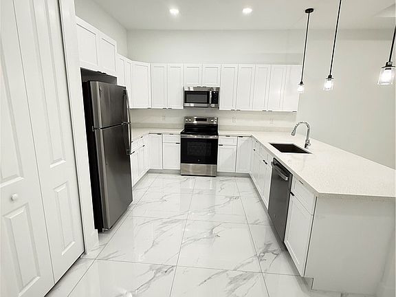 3rd image of 1253 Columbus Blvd