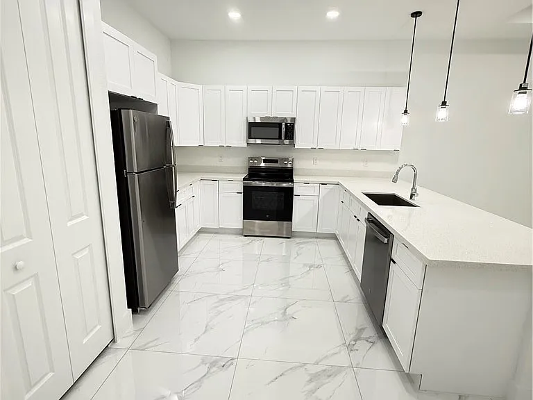 1253 Columbus Blvd — Photo 3