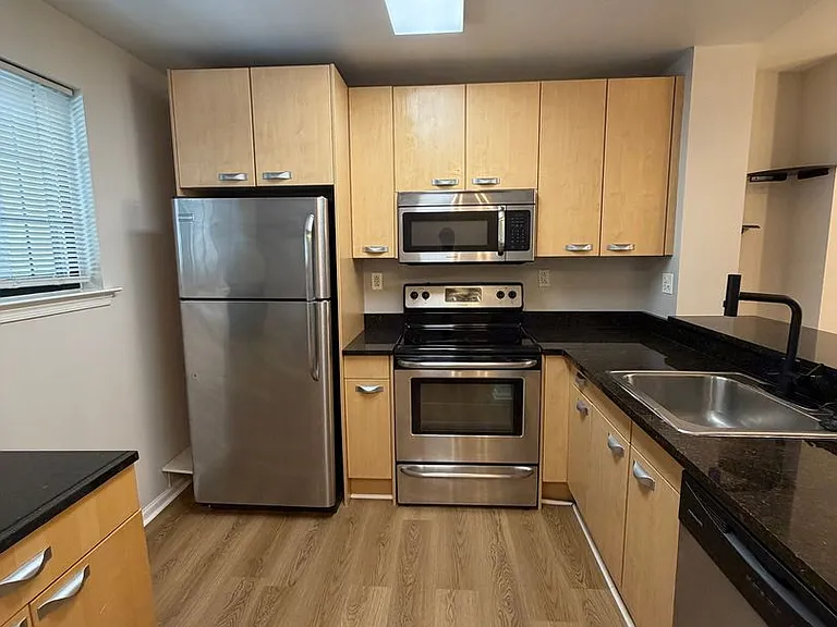 2 Leverington Ave #28 — Photo 14