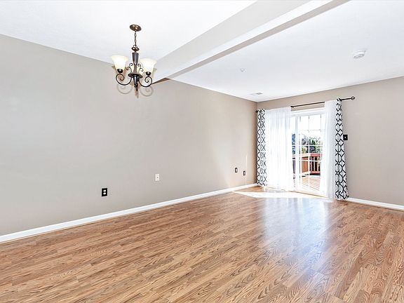 3rd image of 5621 Queen Anne Ct
