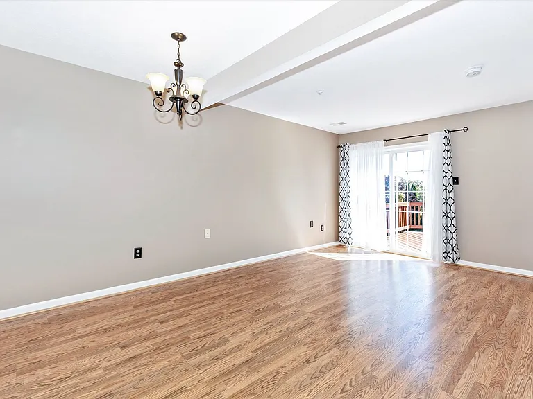 5621 Queen Anne Ct — Photo 3