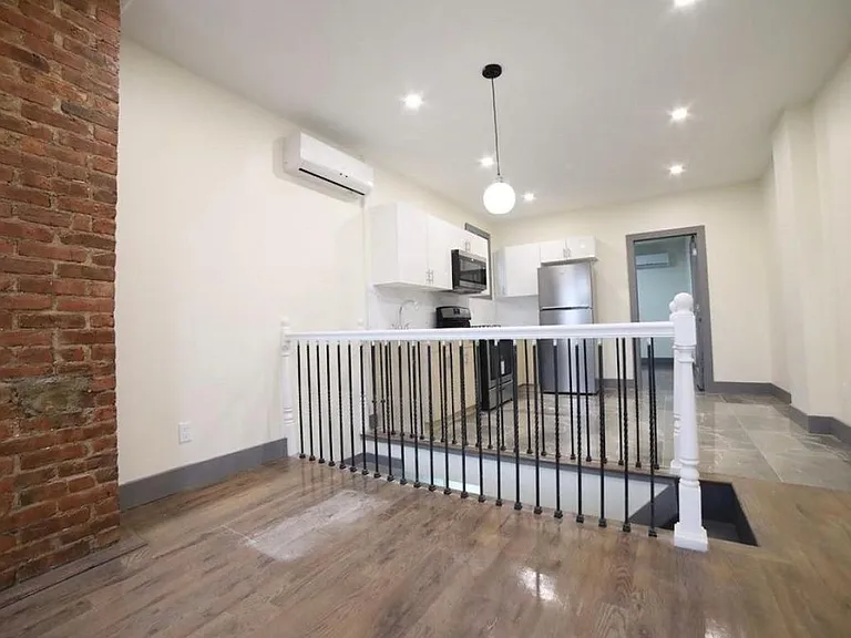 124 McAdoo Ave #1 — Photo 3