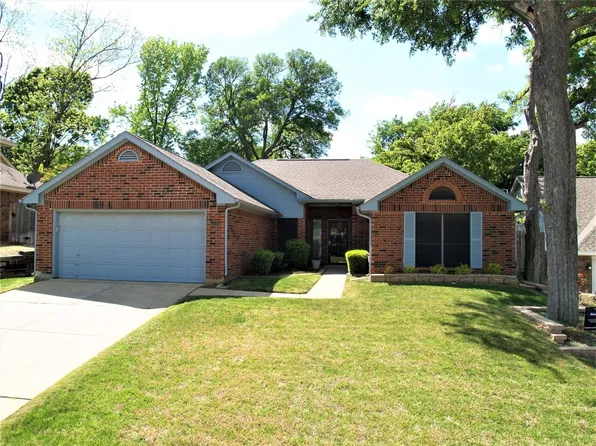 4504 Copperfield Dr, Grapevine, TX 76051