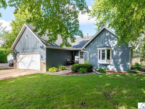 104 James Dr, Eagle Lake, MN 56024