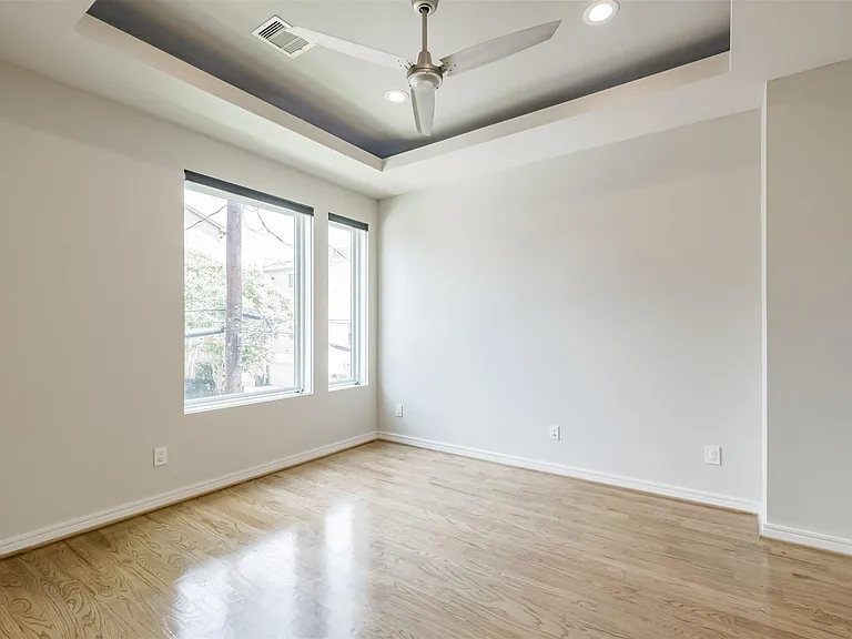 711 W Clay St — Photo 21