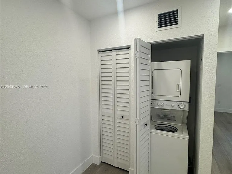 5521 NW 1st Ave #4 — Photo 5