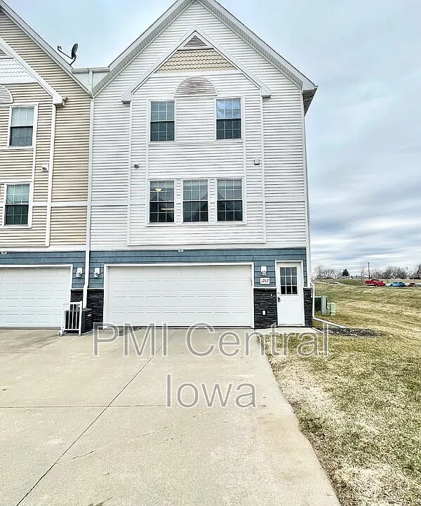 1262 SE Village View Ln