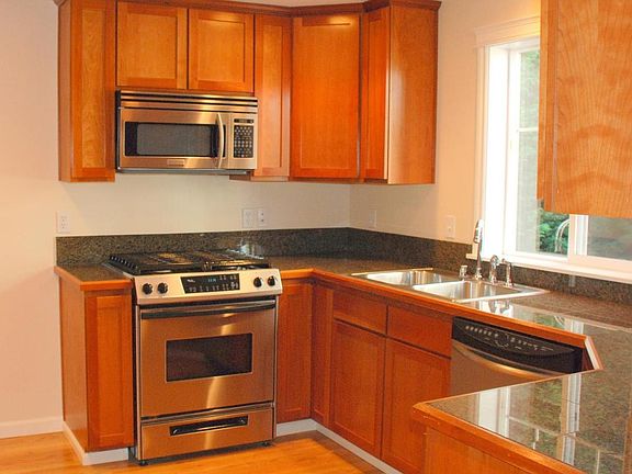 5th image of 3430 22nd Ave W Unit B