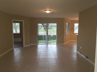 8464 NW 40th St, Coral Springs, FL 33065