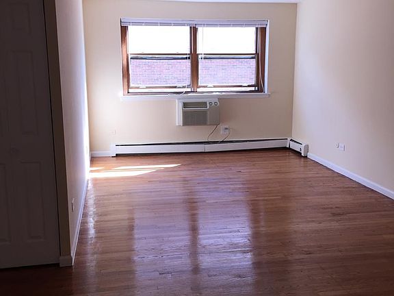 3rd image of 5848 N Kenmore Ave APT 405