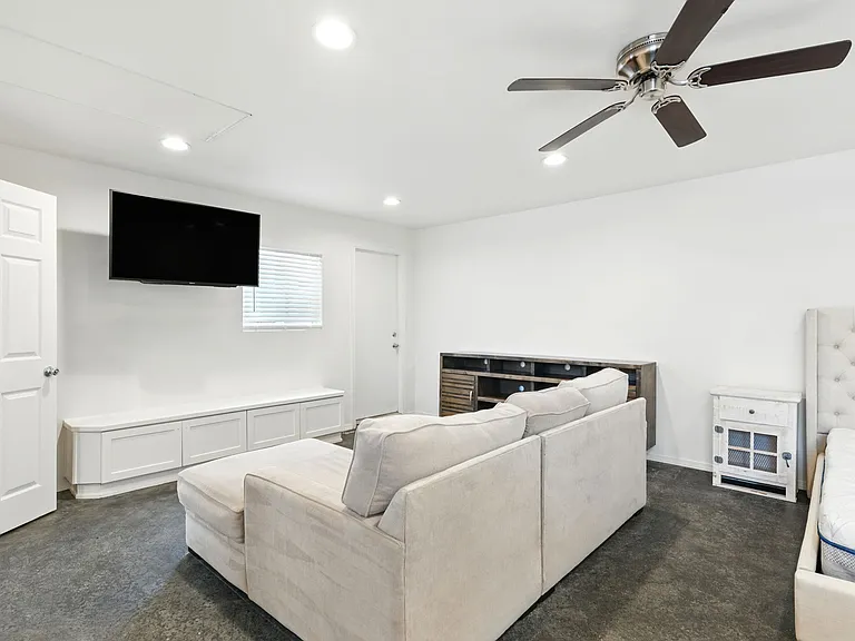 835 Dewitt Ave #B — Photo 7