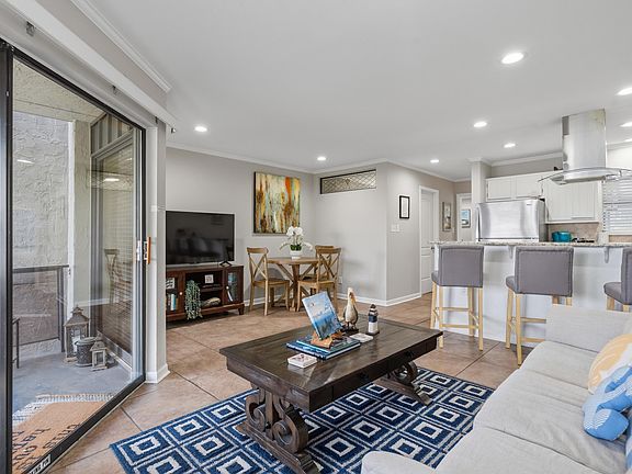 4th image of 270 Lake Hamilton Dr E #10