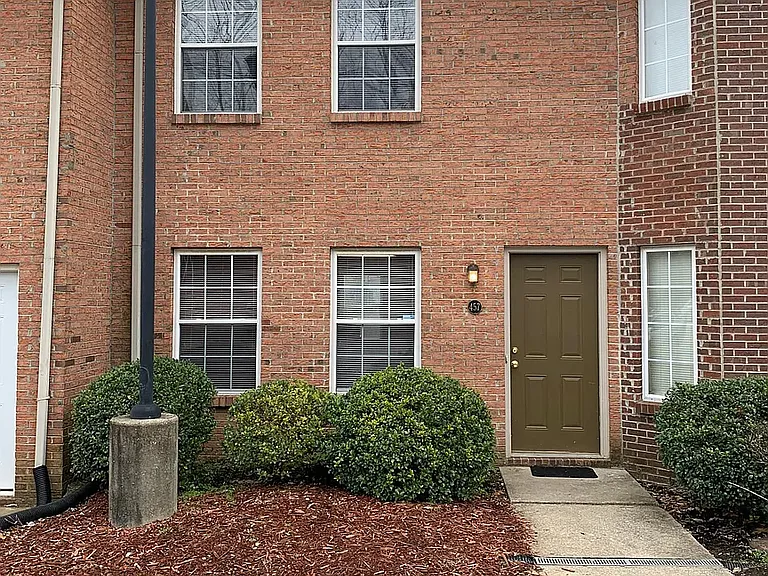 457 Dabney Dr — Photo 1