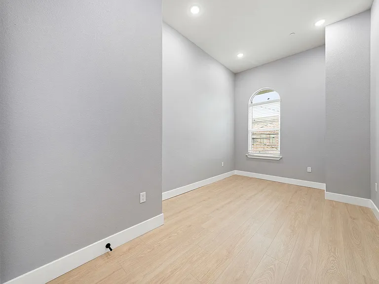313 D St — Photo 31