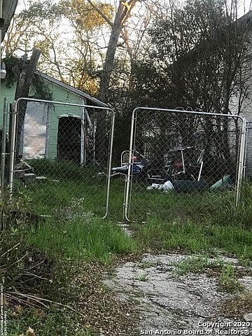2nd image of 212 E Courtland Pl