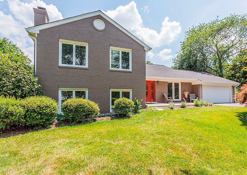 1st image of 2401 Lakevale Dr