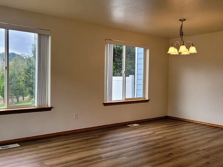450 Maylea Pl — Photo 3