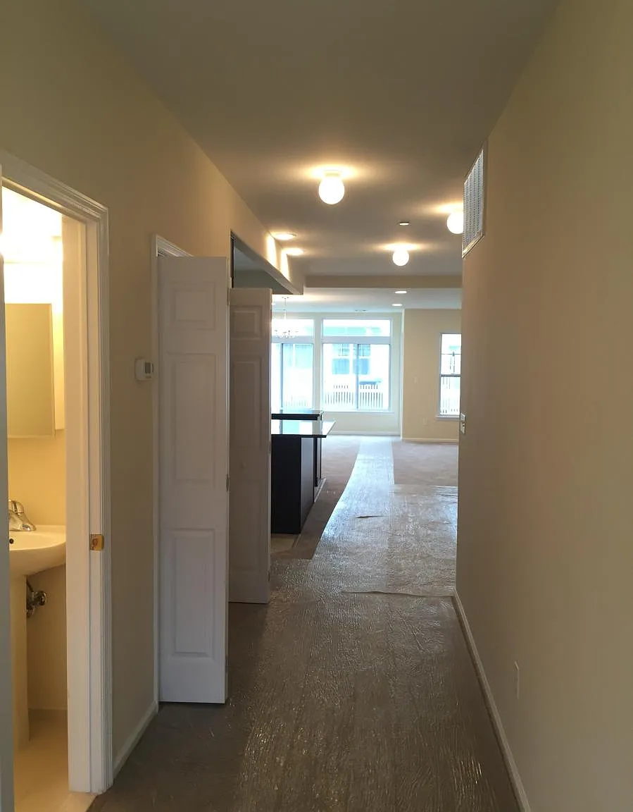 3 bed, 2.5 bath, 2300 sqft, $2,300 — Photo 2
