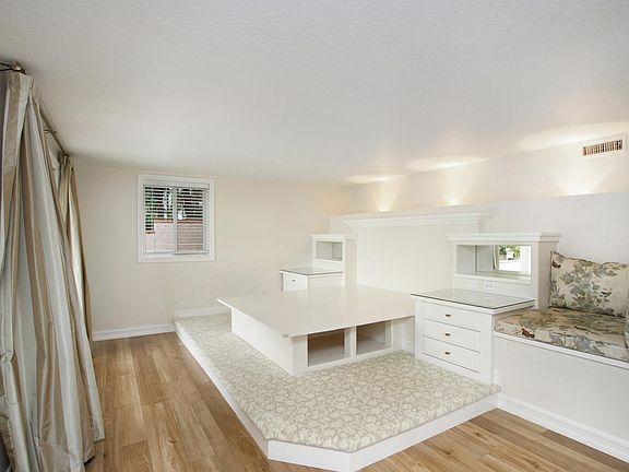 4th image of 5329 E Tisbury Ct