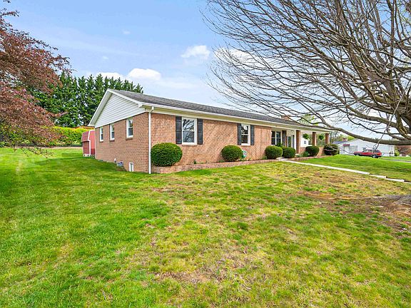 3rd image of 660 Rolling Hills Dr