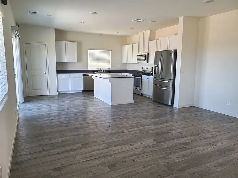 8833 Portia Dr — Photo 3