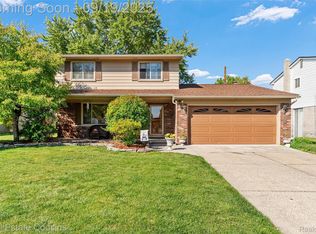 34579 Hawke Dr, Sterling Heights, MI