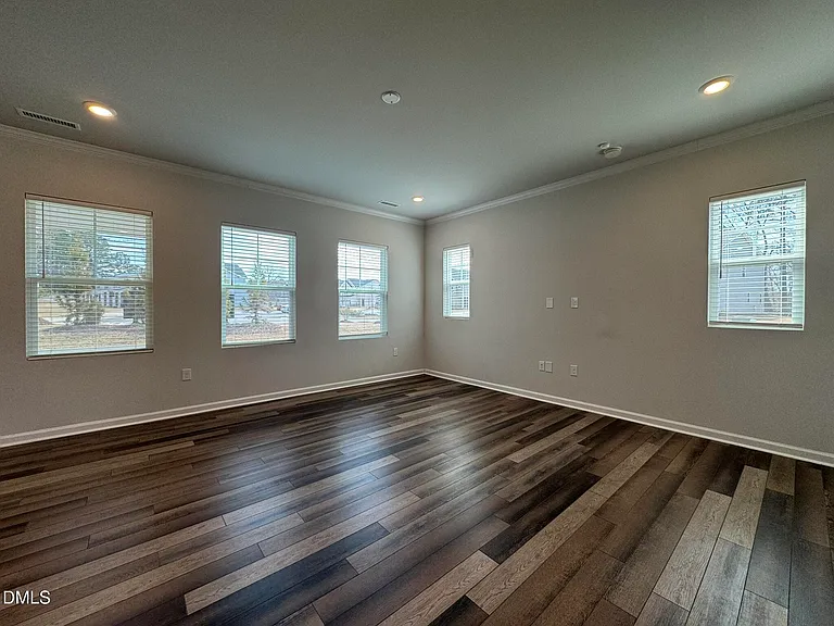 104 Jade Creek Dr — Photo 12