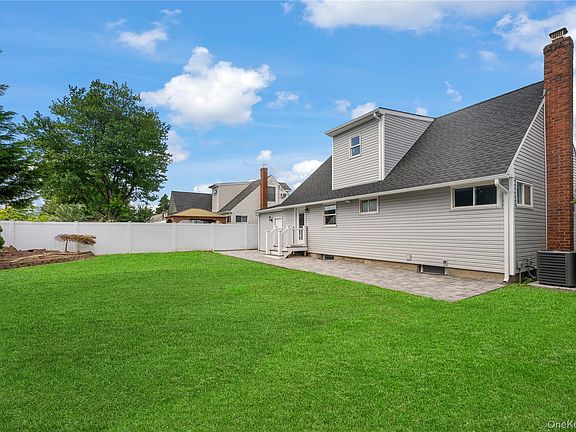 4th image of 126 Lambert Avenue
