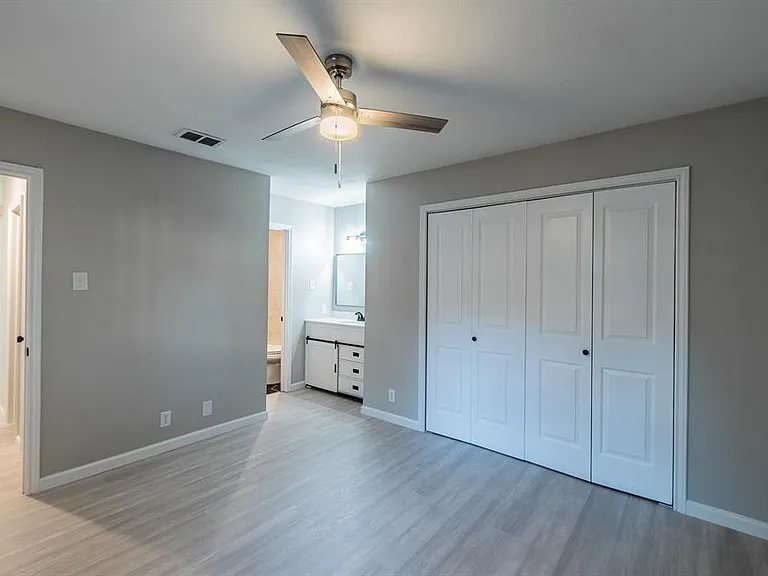 915 Sirocco Dr #B — Photo 8