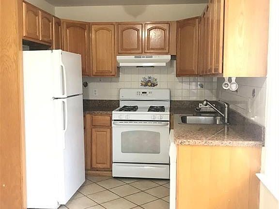 5th image of 104 Lockwood Ave
