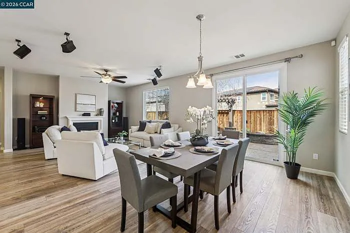 421 W Gravino Dr #1 — Photo 4