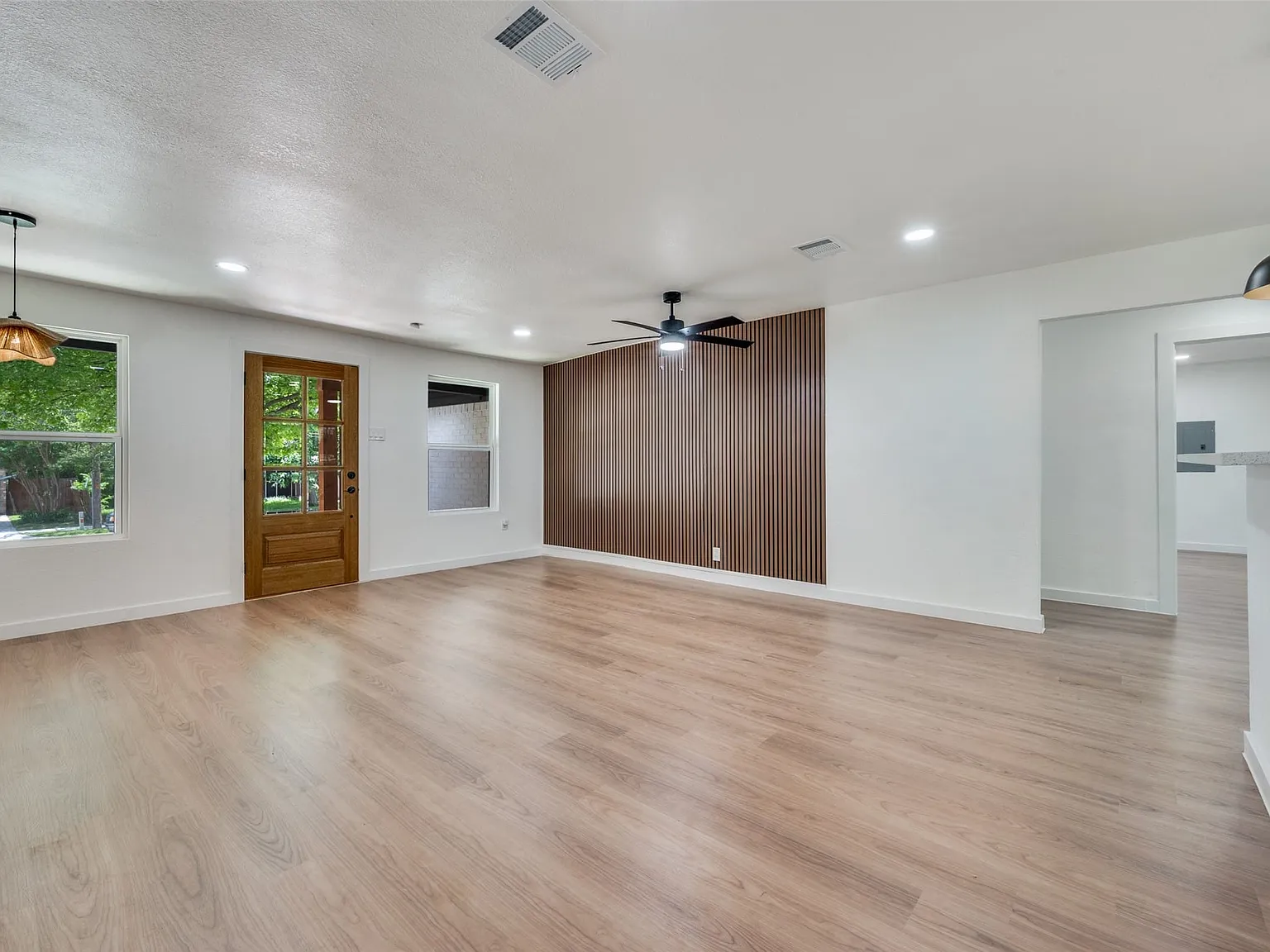 4 bed, 2.5 bath, 1776 sqft, $2,300 — Photo 2