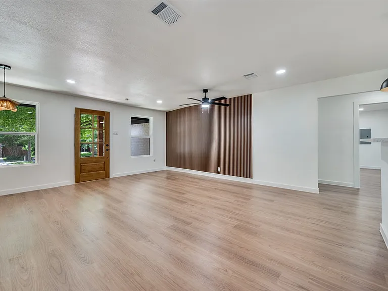 1646 Jackson St — Photo 2