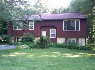 115 Grantwood Dr, Amherst, MA 01002