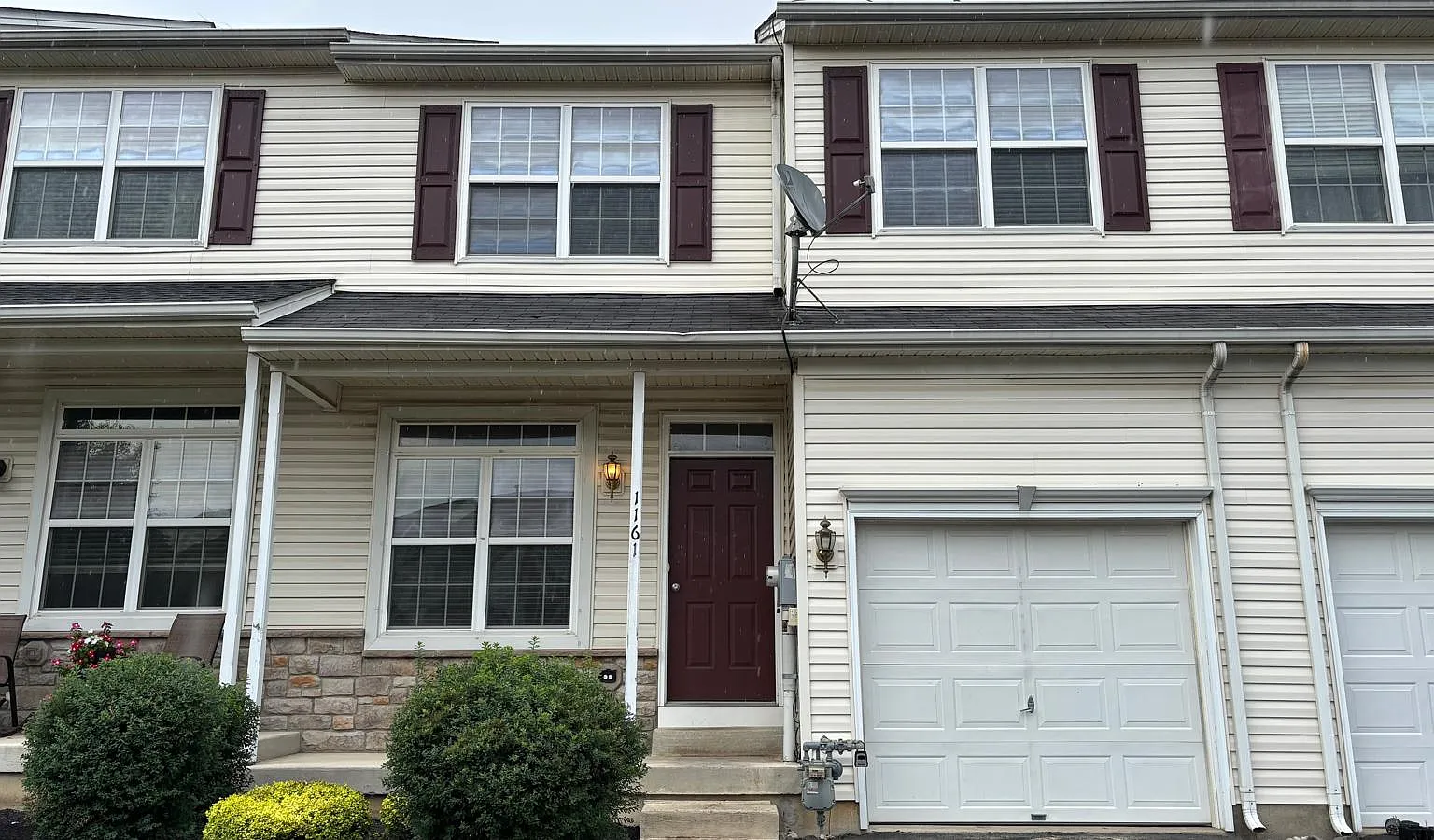 3 bed, 2.5 bath, 2170 sqft, $2,500 — Photo 2