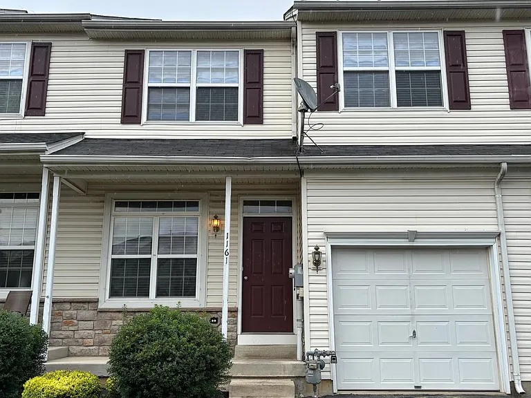 1161 Tudor Dr — Photo 2