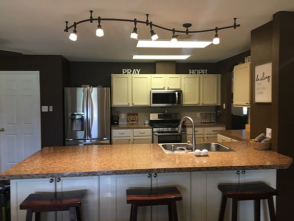 4th image of 609 Charles Blvd