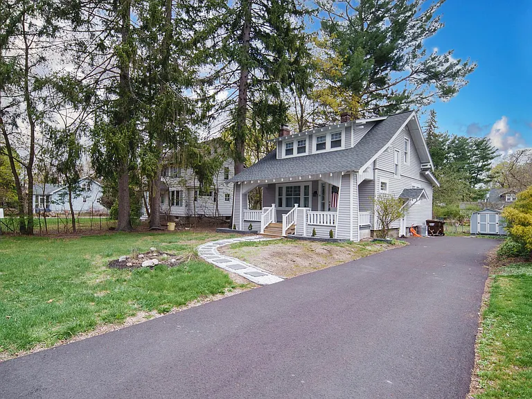 10 Glendale Ave — Photo 4