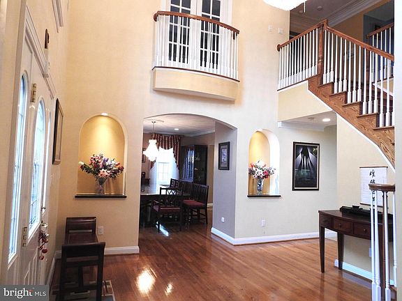 4th image of 7601 Anamosa Way