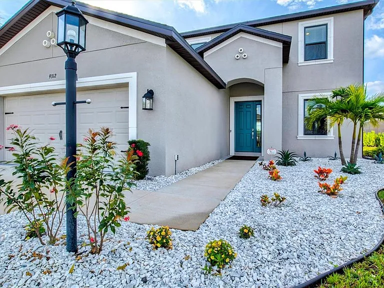 9312 Tequila Sunrise Dr — Photo 3