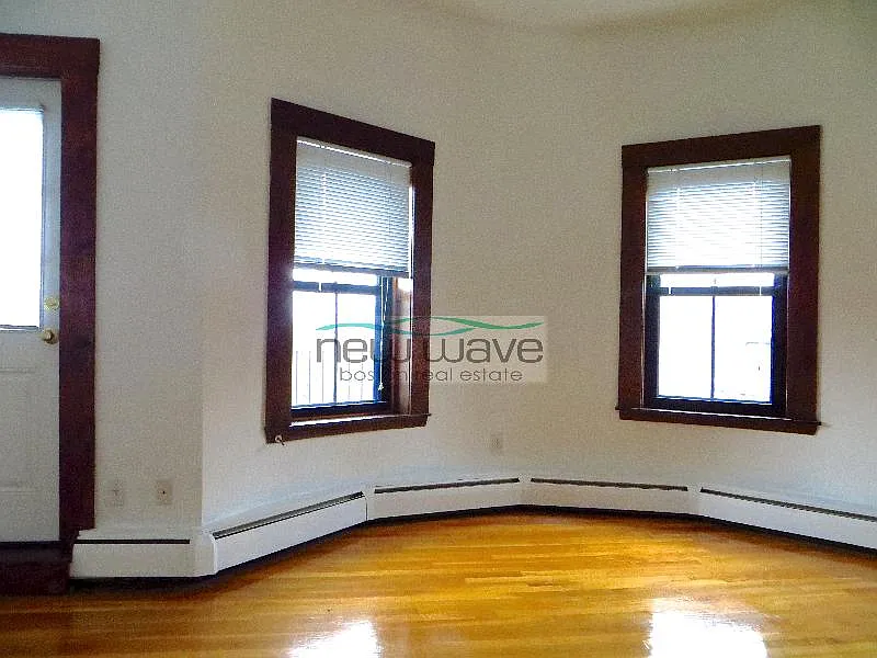 2 bed, 700 sqft, $3,850 — Photo 2
