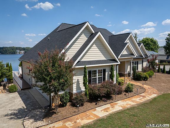 4th image of 210 N Robinson Dr