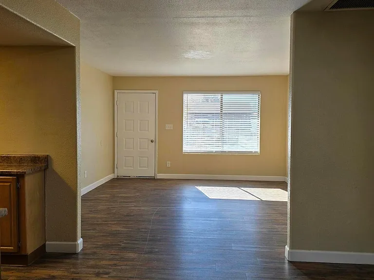 9002 W Roma Ave — Photo 2