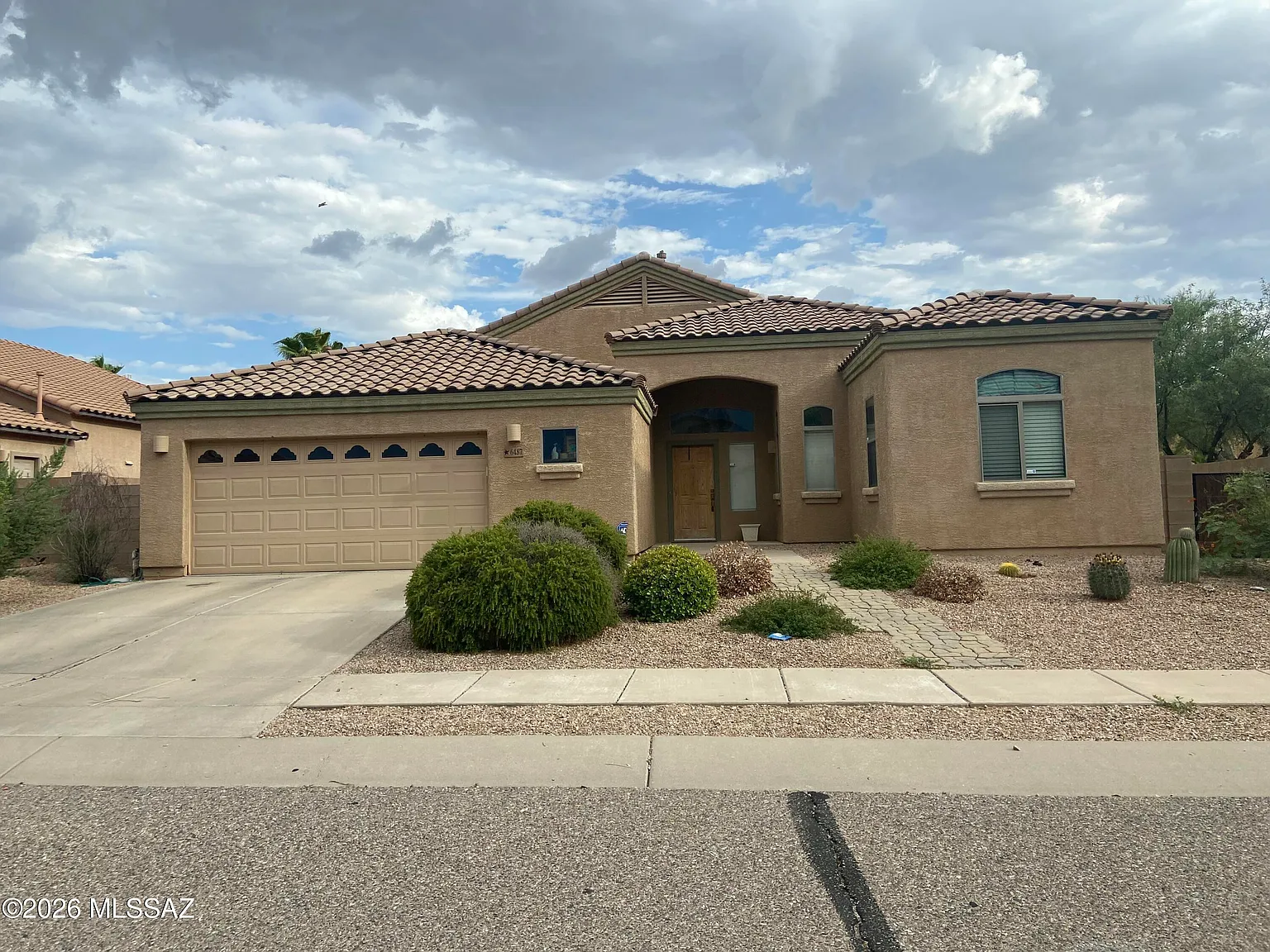 3 bed, 2.0 bath, 1955 sqft, $1,950 — Photo 2
