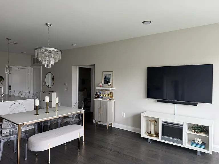 Dining Area connecting Kitchen & Living Space