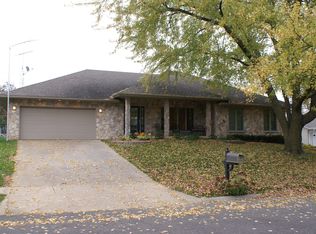 2002 Blossom Ln, Marshalltown, IA 50158