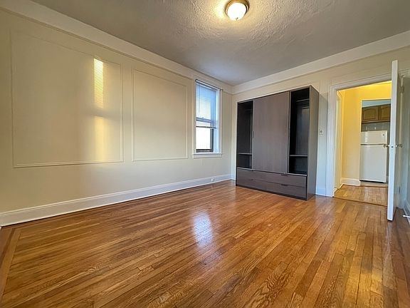 5th image of 34-12 29th St #4T