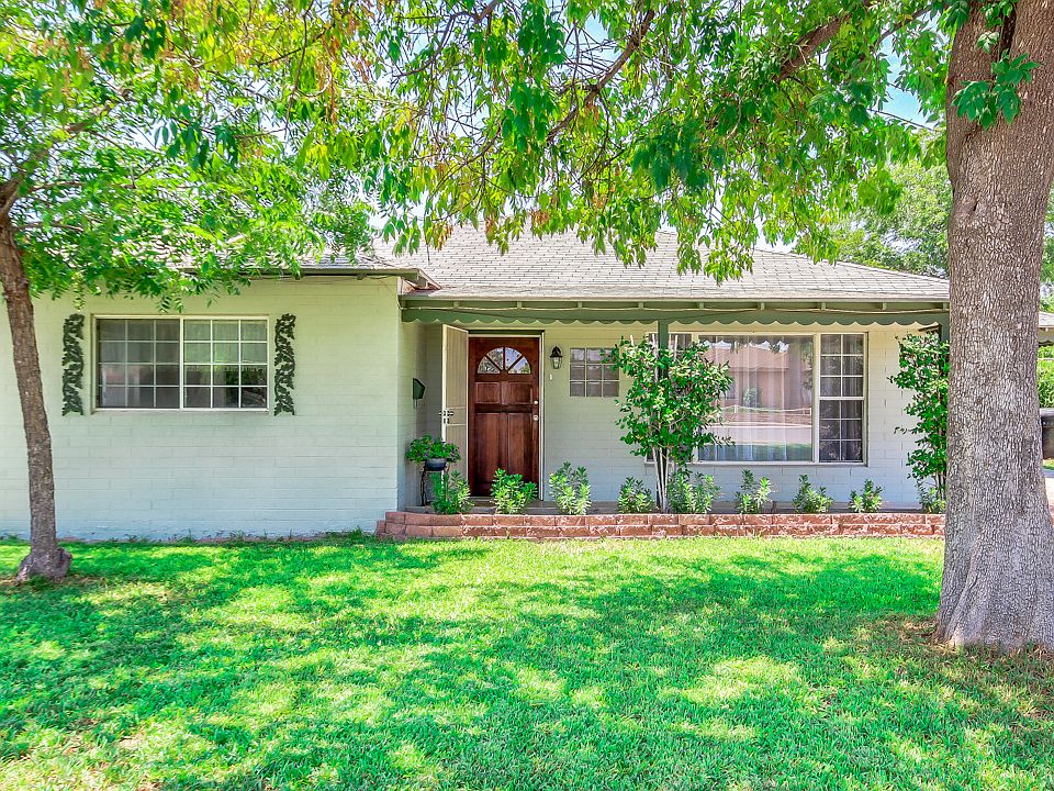 Large Front Yard with Shade 